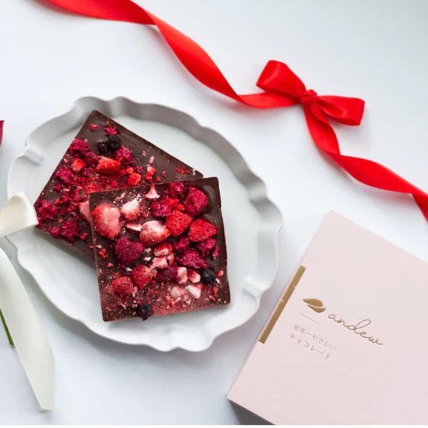 これは、ひとりの医学生とひとりの患者の出会いから、 始まった世界でここだけの物語。  「ただただ、一緒に食べたいんだ」  この気持ちに応えたい。 そのひとつの想いから生まれたチョコレート。